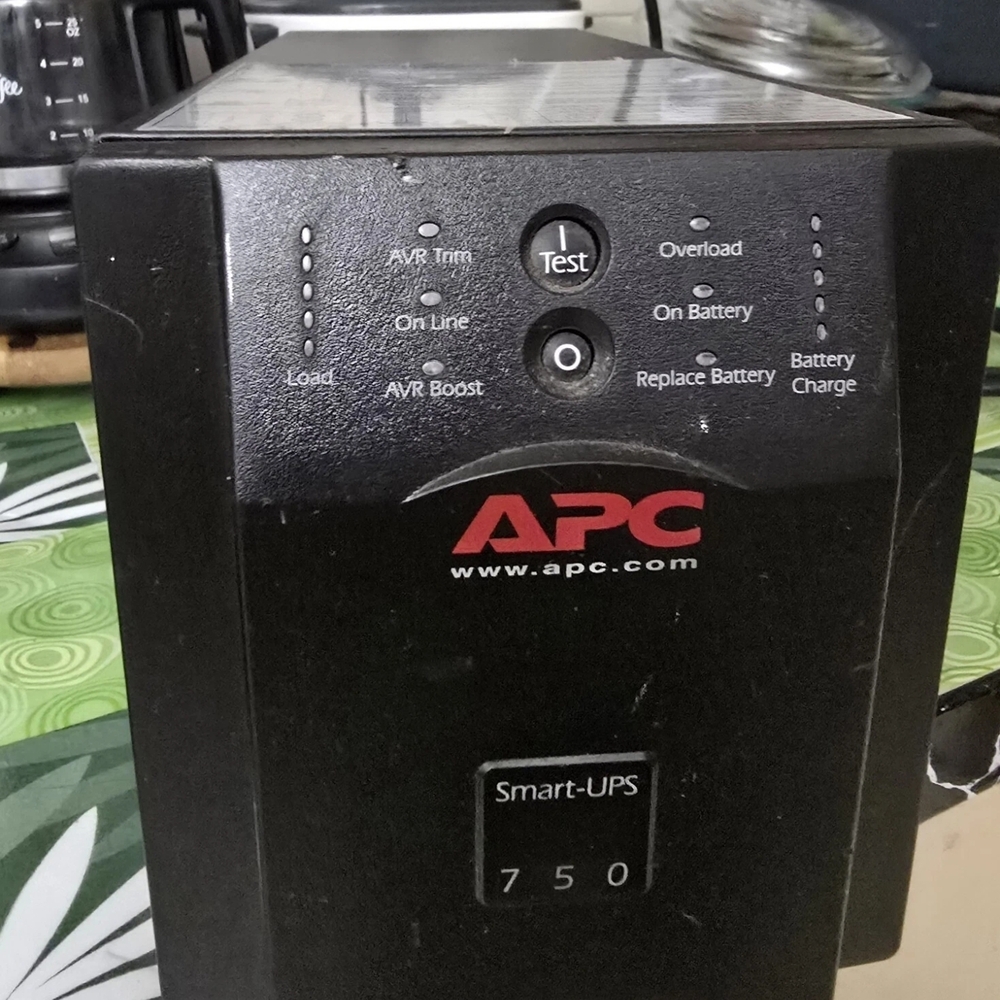 A.P.C. Black Smart-UPS 750